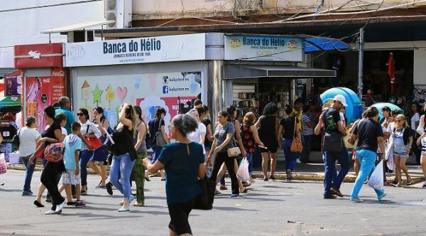 Com 13º em mãos, famílias do MS vão às compras e movimentam comércio