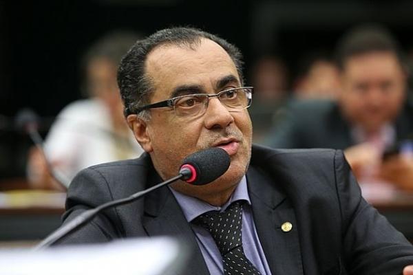 Câmara suspende salários e benefícios de Maluf e Jacob