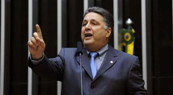 Garotinho diz que não é igual a Cabral