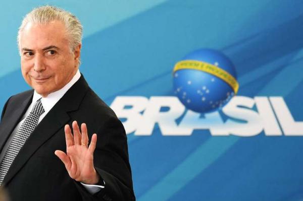 Temer assina MP que reduz idade mínima para saque do PIS/Pasep