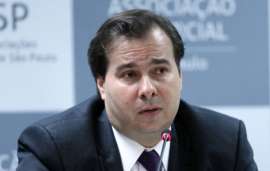 Por Planalto, Rodrigo Maia monta equipe e agenda viagens