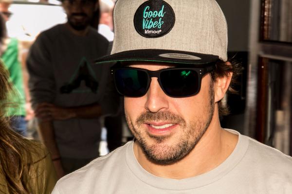 Alonso mostra otimismo com potencial da McLaren para 2018