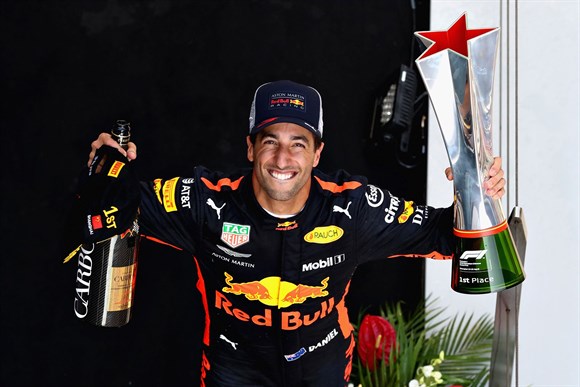 Ricciardo dá show no GP da China