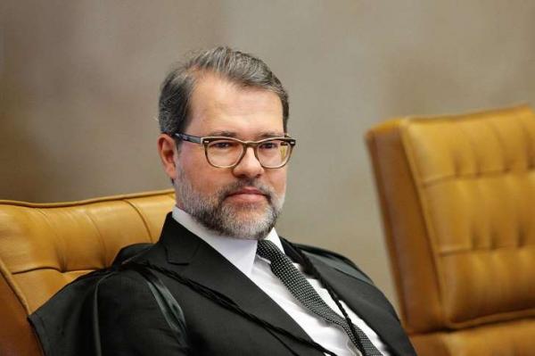 Toffoli baixa sete processos contra deputados