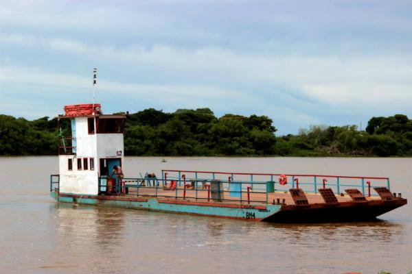 Agesul interrompe travessia de balsa no Pantanal com intensidade da cheia