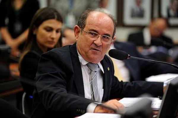 Cota parlamentar de deputado acusado de pedir propina é reveladora