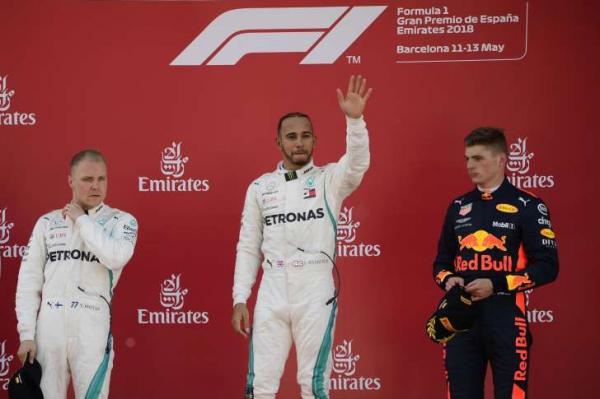 Hamilton vence de novo e abre 17 pontos para Vettel