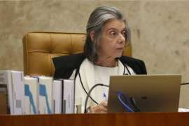 TSE não pode tomar iniciativa de impedir candidatura de Lula