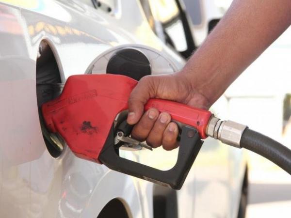 Petrobrás reduzirá preços de diesel e gasolina nas refinarias a partir de quarta-feira