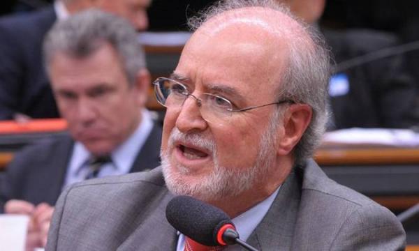 Advogados e Polícia Civil fecham acordo para que Azeredo se entregue