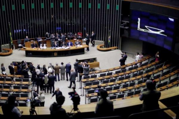 Câmara aprova texto-base de reoneração e inclui PIS/Cofins para diesel