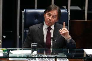 Sem Eunício, votação de PIS/Cofins no Senado deve ser adiada e caminhoneiros falam em manter greve