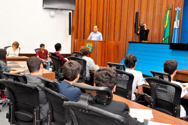 Assembleia assina termo de cooperação com Solurb para coletiva seletiva de resíduos