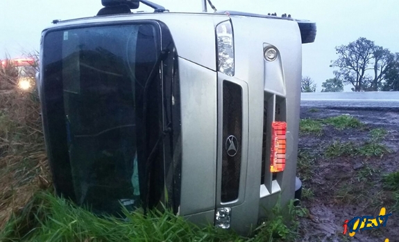Acidente com micro-ônibus de Rio Verde deixa quatro feridos