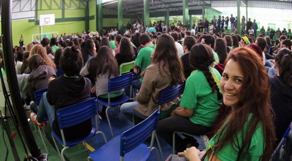 Governo entrega reforma de escola em tempo integral que zerou índice de evasão
