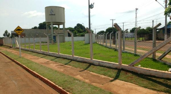 Com investimentos espalhados nos 79 municípios de Mato Grosso do Sul, o Governo do Estado deve investir cerca de R$ 2,5 milhões para levar mais asfalto aos municípios de Tacuru, Costa Rica e Naviraí. Foram divulgados no Diário Oficial do Estado (DOE) desta segunda-feira (2.7) um lançamento de licitação e dois resultados.  De acordo com a Agência Estadual de Gestão de Empreendimentos (Agesul) as obras que irão contemplar a rua Américo Francisco dos Santos e adjacências, estão orçadas em R$ 291.083,55 e a tomada de preços acontece no dia 18 de julho, às 10 horas, na sede da Agesul, na Capital.  Já o resultado da licitação para a pavimentação e drenagem na rua Manoel Peixoto Paz, em Tacuru, receberá investimentos de R$ 932.241,04. E em Naviraí, o asfalto e a drenagem no Jardim Paraíso, terá recursos da ordem de R$ 1.334.562,65.  Confira as publicações na íntegra na página 41 do DOE.  Raquel Pereira – Secretaria 