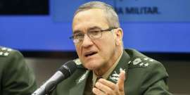 Comandante do Exército se encontra com presidenciáveis