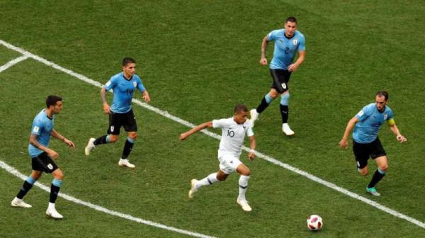 Mbappé impõe a nova ordem a Neymar