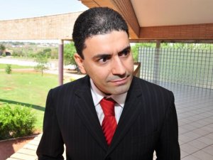 Legislação permite que André registre candidatura mesmo preso