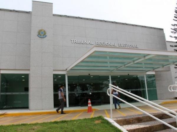 81 políticos já registraram candidaturas no Estado