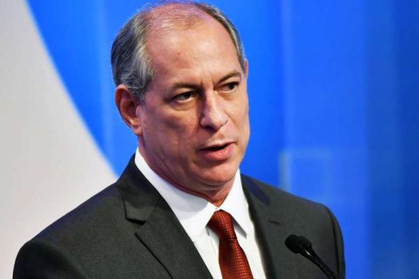 Ciro chama chapa petista de ‘fraude’ e diz que recusou ser vice de Lula