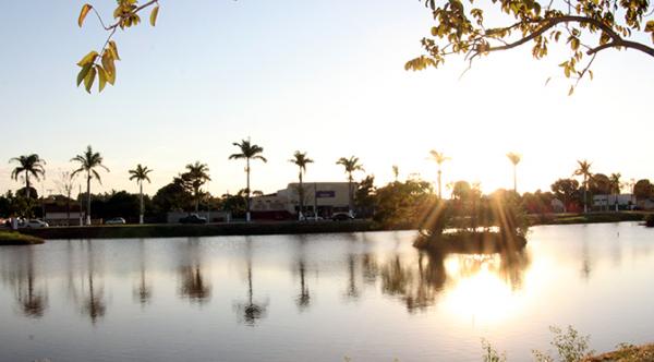 Capital amanhece com céu claro e previsão é de calor o dia todo
