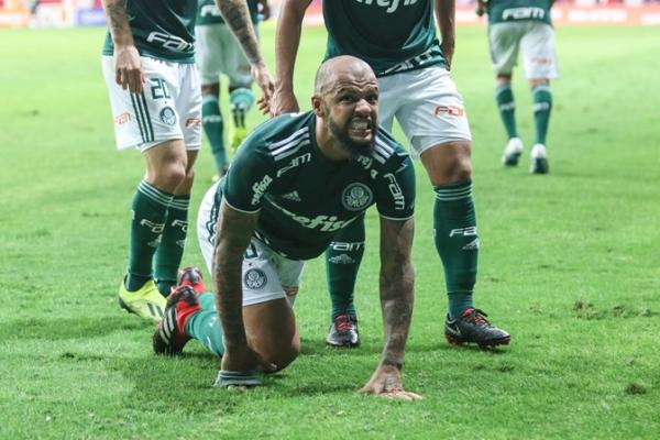 Felipe Melo faz o primeiro gol no ano pelo Palmeiras e o dedica a Bolsonaro