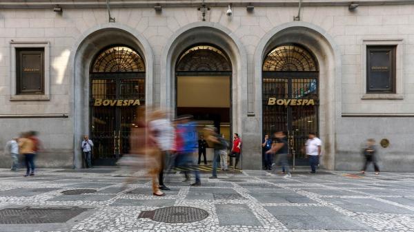 Bovespa fecha em alta e renova máxima histórica nesta quinta