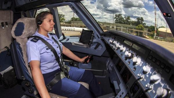 Capitã da FAB será piloto do avião presidencial de Bolsonaro