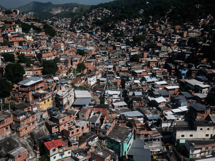 Brasil cai no ranking de desenvolvimento humano da ONU País foi ultrapassado pelo Sri Lanka e fica na 75ª posição entre 188 países; Brasil melhorou na expectativa de vida, mas piorou na renda per capita