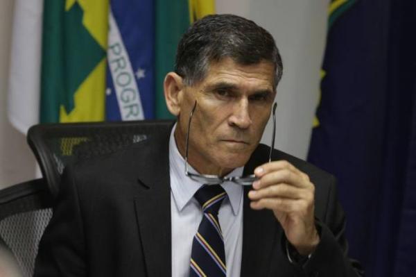 General Santos Cruz fala sobre o decreto o fim do MST/MTST